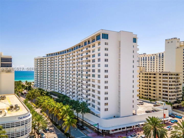 Real estate property located at 100 Lincoln Rd #308, Miami-dade, The Decoplage Condo, Miami Beach, FL