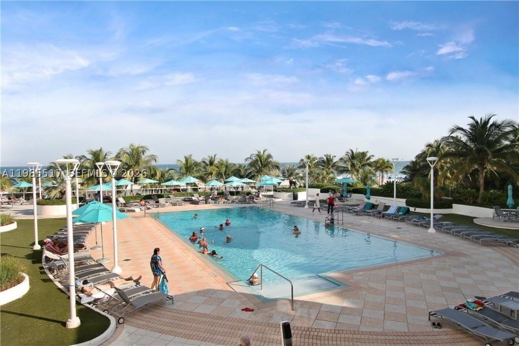 Real estate property located at 100 Lincoln Rd #308, Miami-dade, The Decoplage Condo, Miami Beach, FL