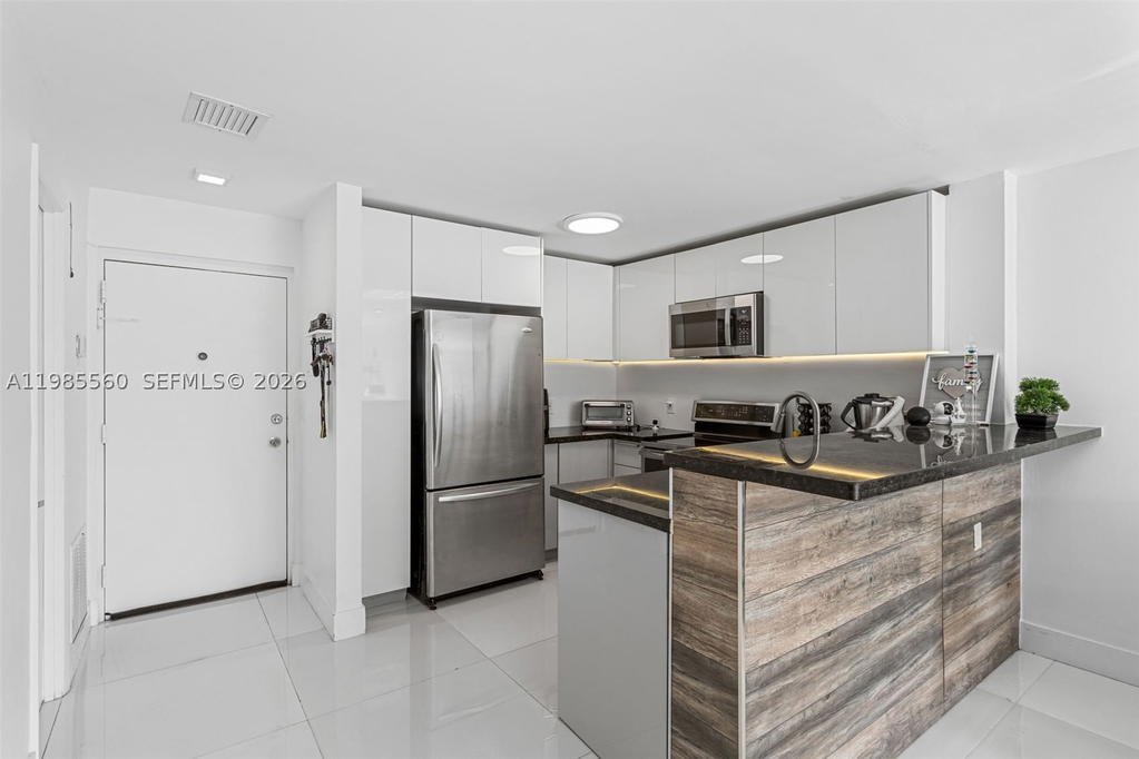 Real estate property located at 6545 Indian Creek Dr #306, Miami-dade, Clinton Condo, Miami Beach, FL