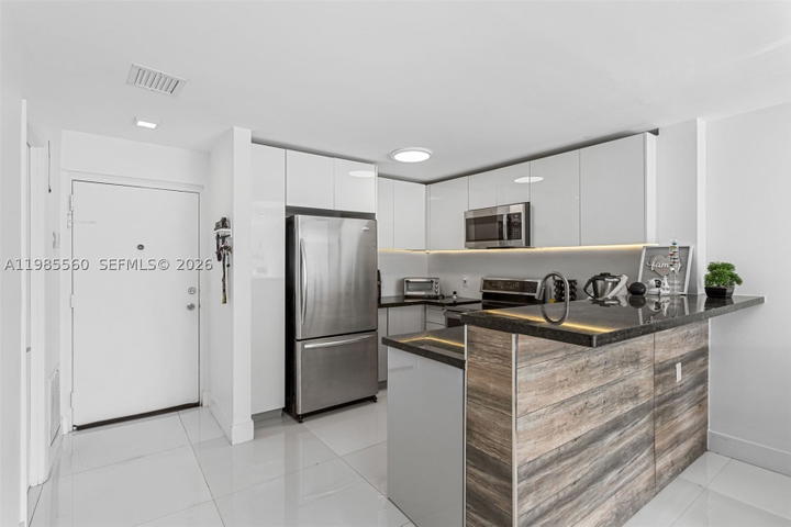 Real estate property located at 6545 Indian Creek Dr #306, Miami-dade, Clinton Condo, Miami Beach, FL