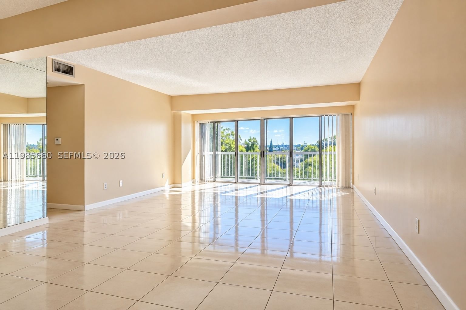 Real estate property located at 9180 Fontainebleau Blvd #401, Miami-dade, Parkview Condo No 2, Miami, FL