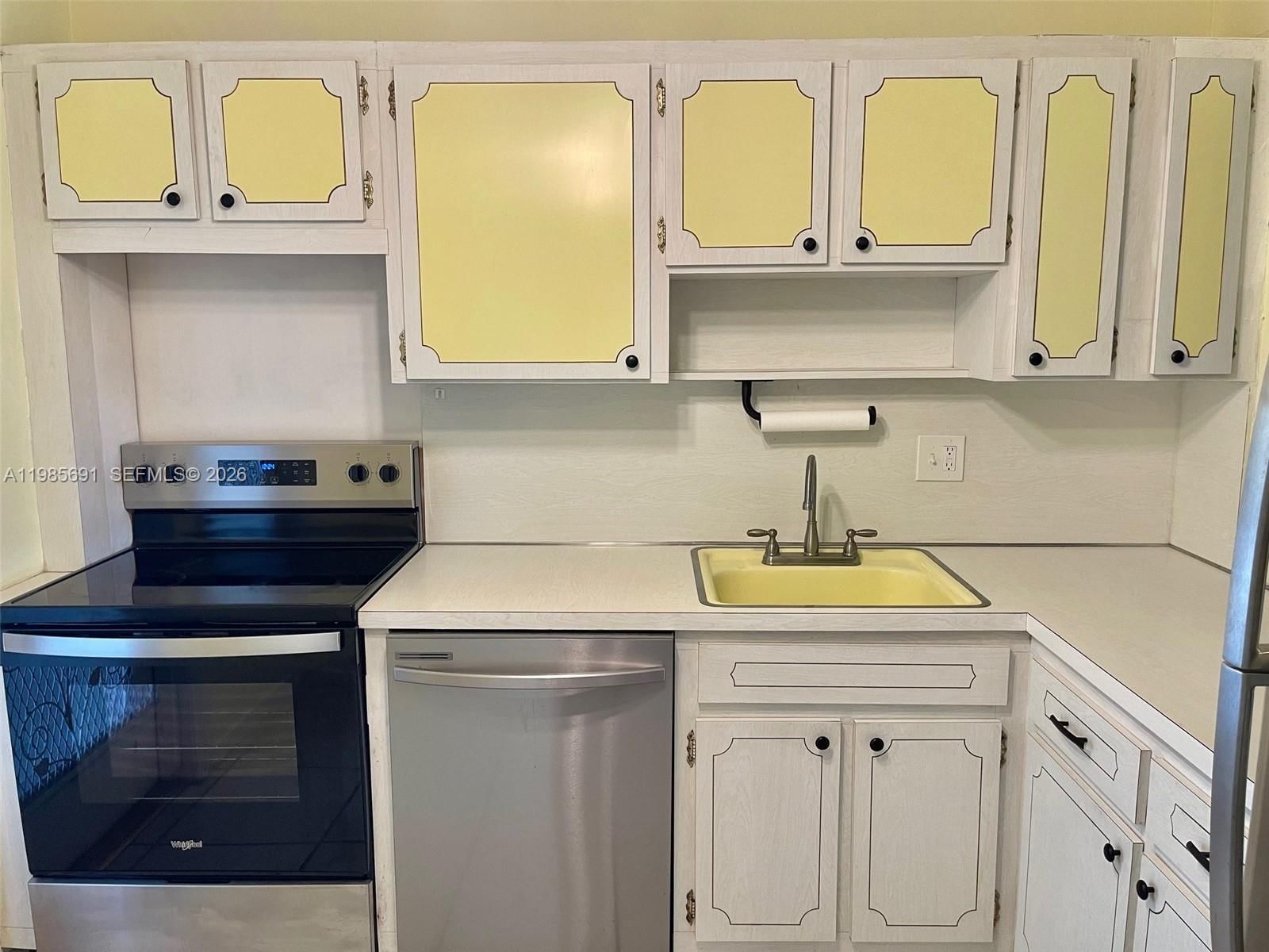 Real estate property located at 1000 Hillcrest Ct #308, Broward, Hillcrest No 4 Condo, Hollywood, FL