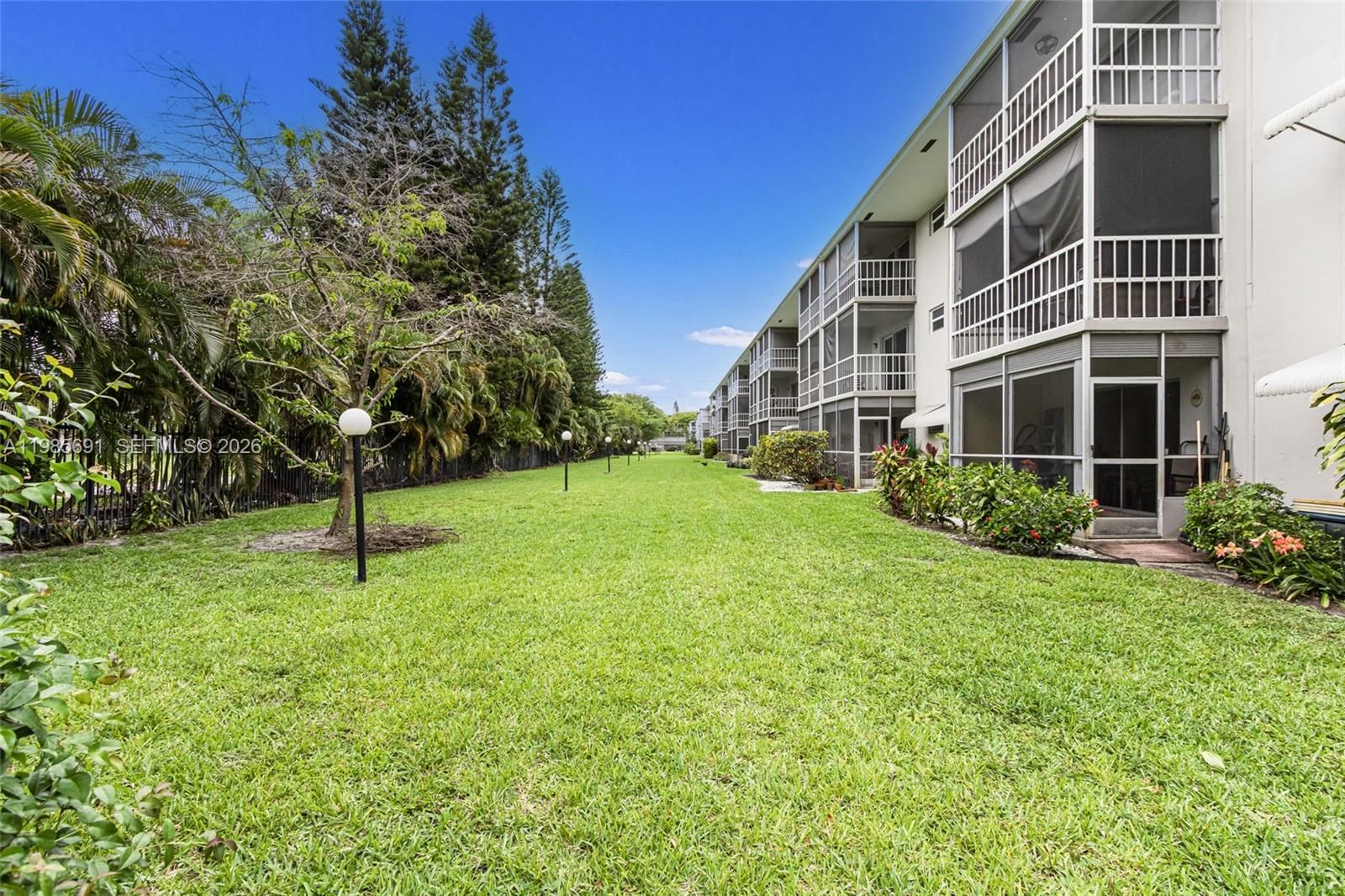 Real estate property located at 1000 Hillcrest Ct #308, Broward, Hillcrest No 4 Condo, Hollywood, FL