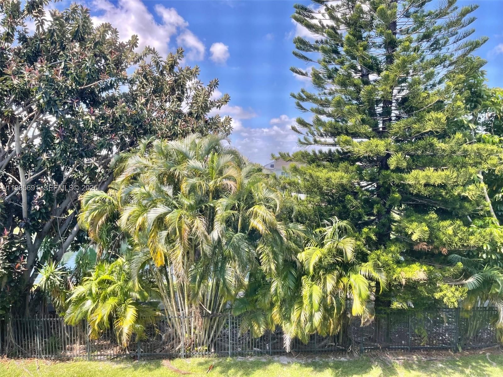 Real estate property located at 1000 Hillcrest Ct #308, Broward, Hillcrest No 4 Condo, Hollywood, FL