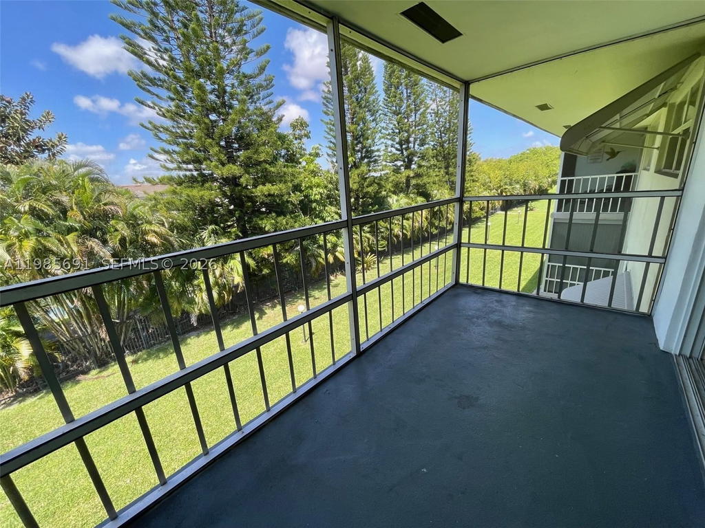 Real estate property located at 1000 Hillcrest Ct #308, Broward, Hillcrest No 4 Condo, Hollywood, FL