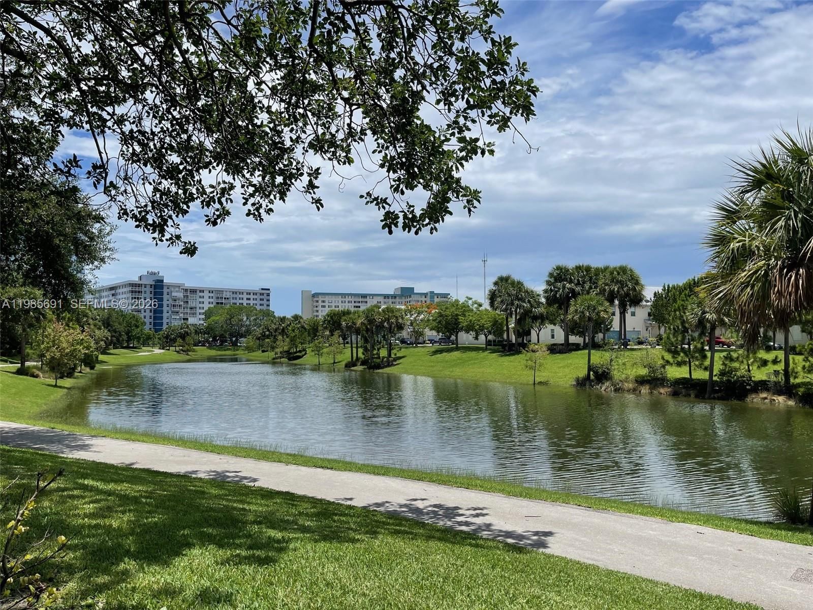 Real estate property located at 1000 Hillcrest Ct #308, Broward, Hillcrest No 4 Condo, Hollywood, FL