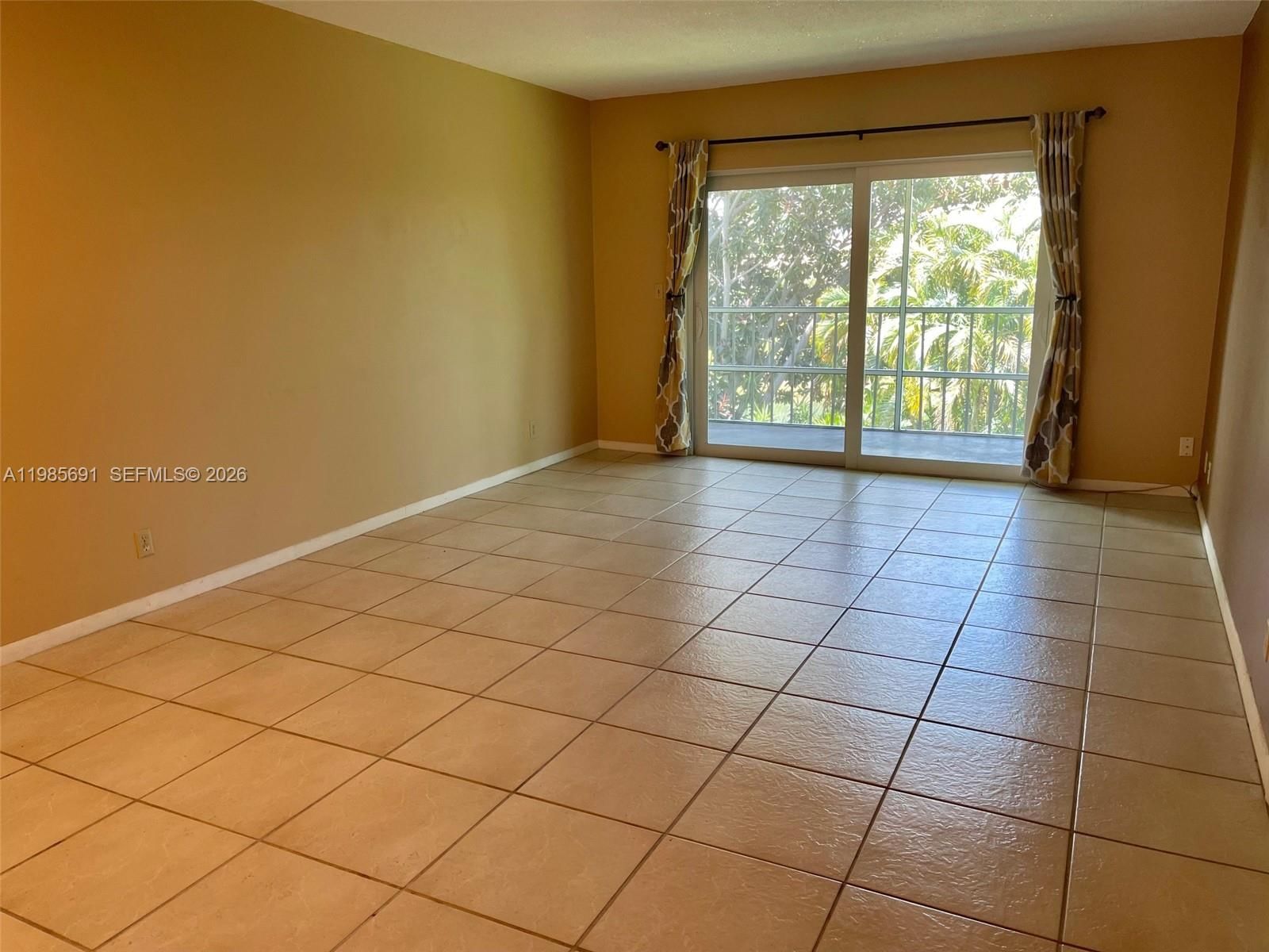 Real estate property located at 1000 Hillcrest Ct #308, Broward, Hillcrest No 4 Condo, Hollywood, FL