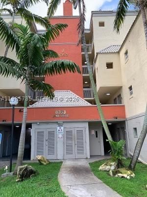 Real estate property located at 8353 Lake Dr #104, Miami-dade, Las Vistas At Doral Condo, Doral, FL
