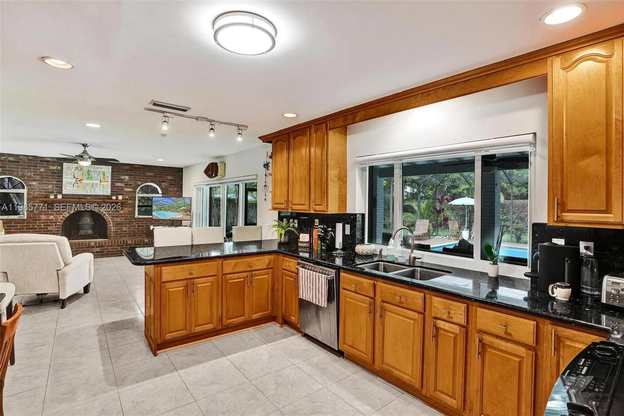 Real estate property located at 13110 104th Ave, Miami-dade, Pinewood Forest, Miami, FL