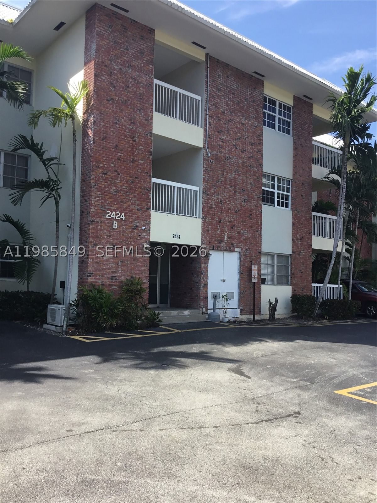Real estate property located at 2424 17th Cswy #111B, Broward, Village At Harbor Beach C, Fort Lauderdale, FL