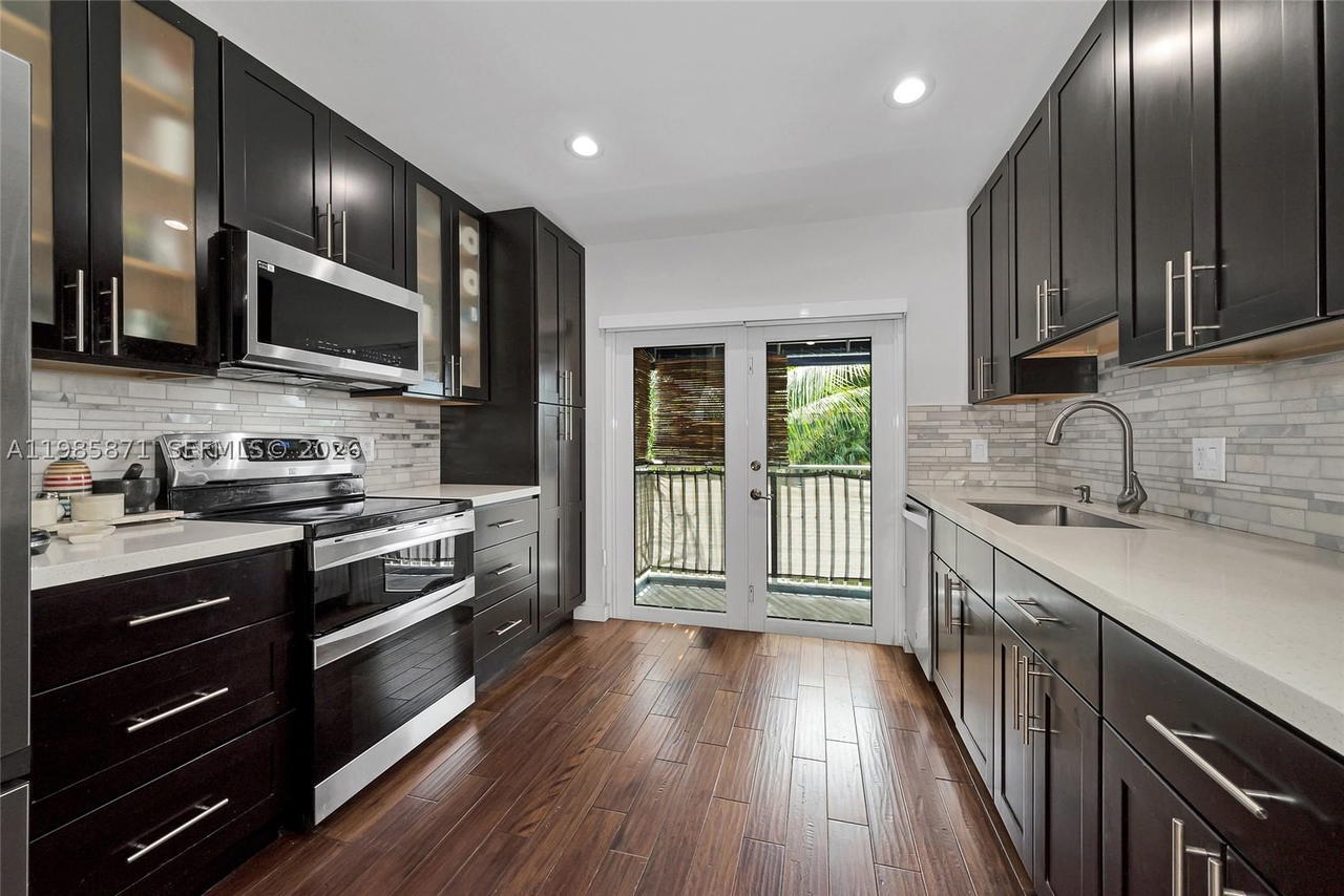Real estate property located at 7110 173rd Dr #108, Miami-dade, Lago Del Rey Condo, Hialeah, FL