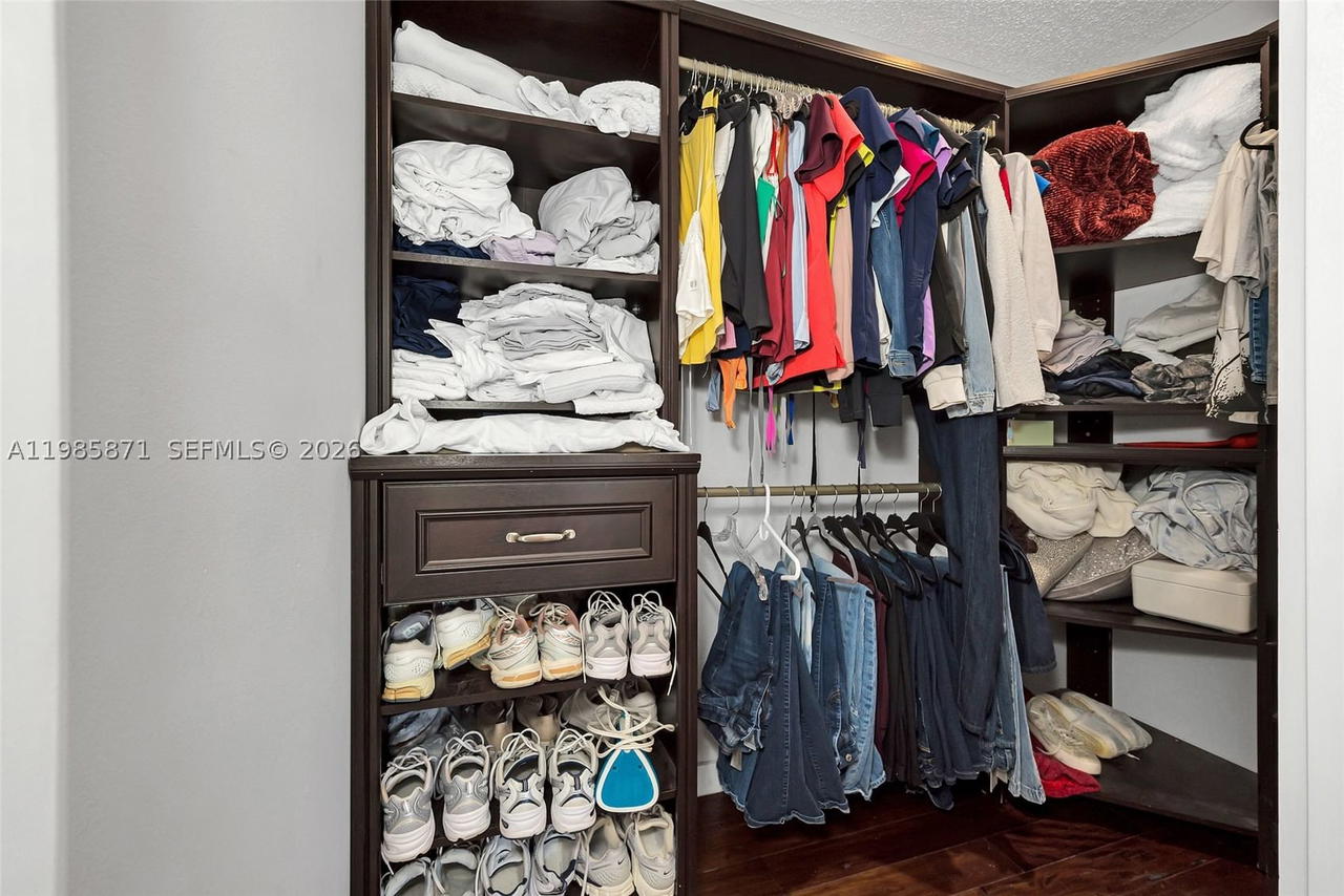 Real estate property located at 7110 173rd Dr #108, Miami-dade, Lago Del Rey Condo, Hialeah, FL