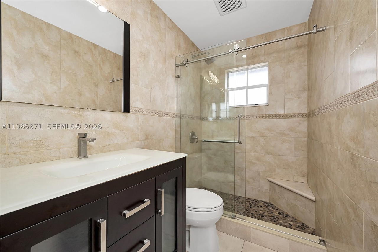 Real estate property located at 7110 173rd Dr #108, Miami-dade, Lago Del Rey Condo, Hialeah, FL