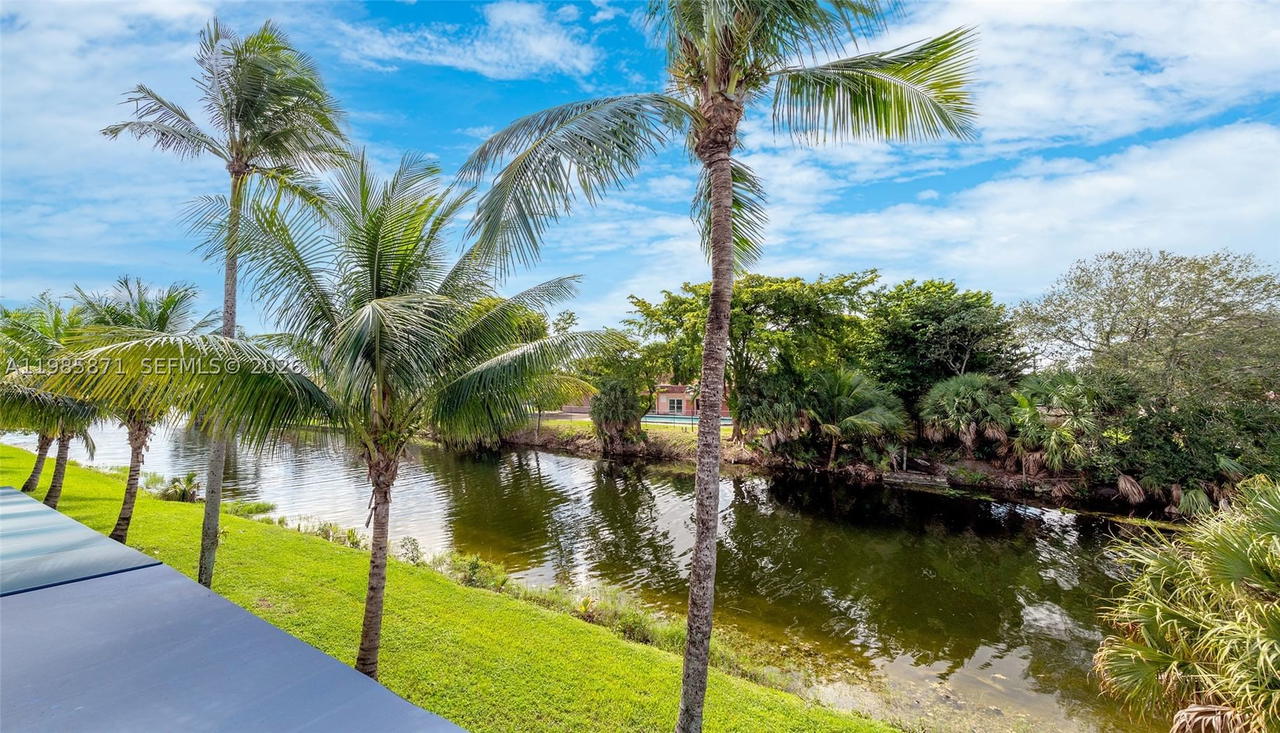 Real estate property located at 7110 173rd Dr #108, Miami-dade, Lago Del Rey Condo, Hialeah, FL