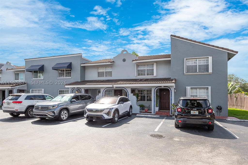 Real estate property located at 7110 173rd Dr #108, Miami-dade, Lago Del Rey Condo, Hialeah, FL