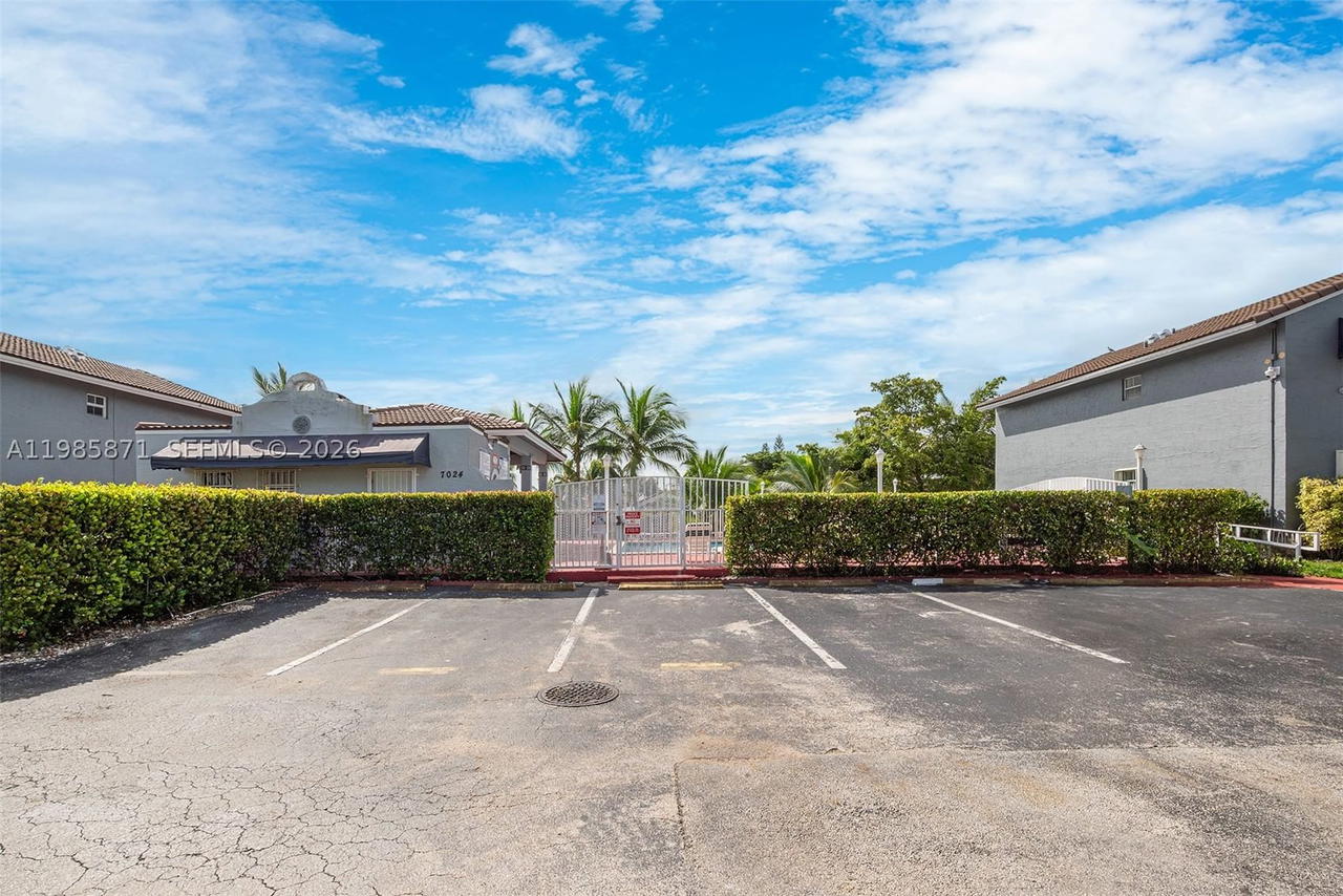 Real estate property located at 7110 173rd Dr #108, Miami-dade, Lago Del Rey Condo, Hialeah, FL