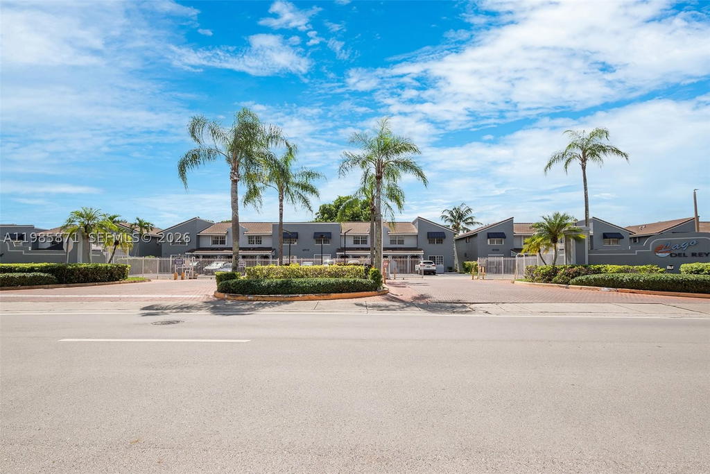 Real estate property located at 7110 173rd Dr #108, Miami-dade, Lago Del Rey Condo, Hialeah, FL