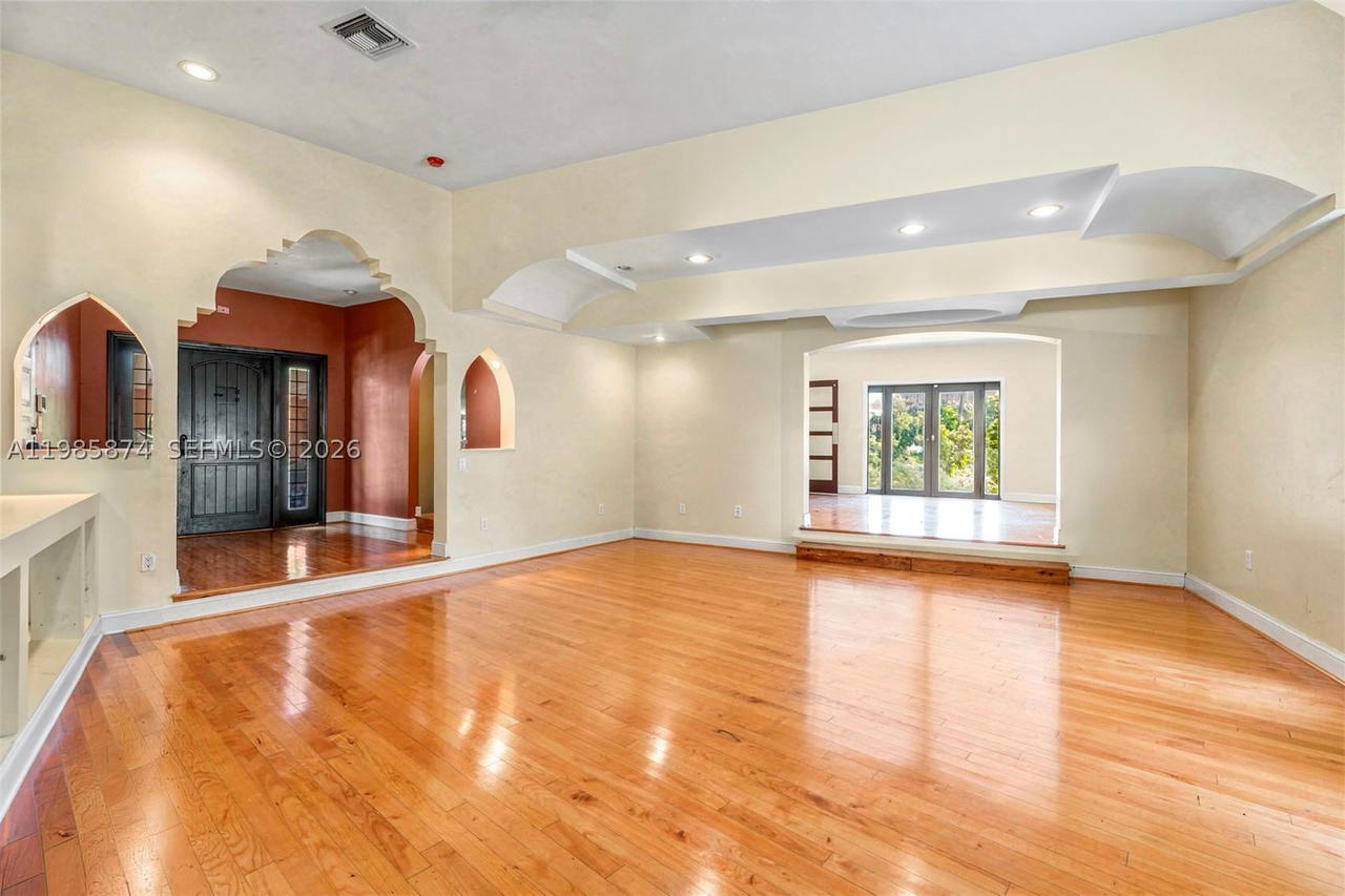 Real estate property located at 3310 Garden Ave, Miami-dade, Garden Sub Amd Pl, Miami Beach, FL
