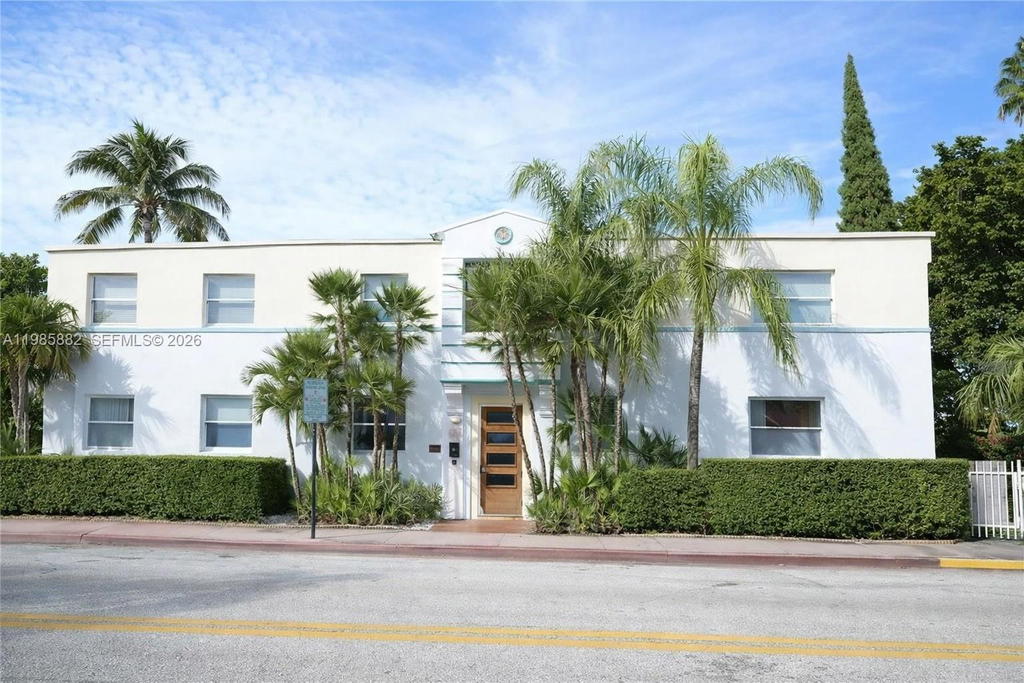 Real estate property located at 1001 7th St #202, Miami-dade, The Francis Condo, Miami Beach, FL