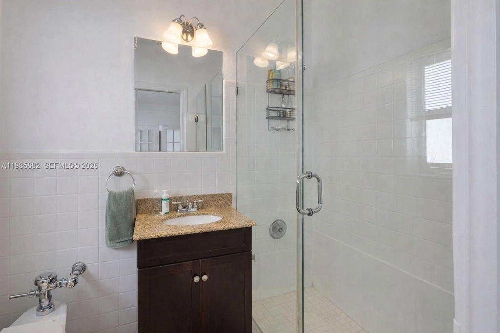 Real estate property located at 1001 7th St #202, Miami-dade, The Francis Condo, Miami Beach, FL