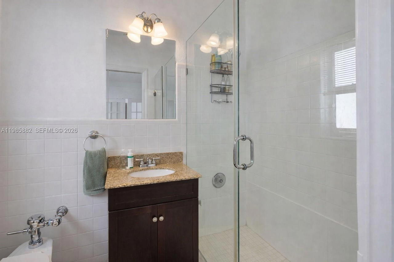Real estate property located at 1001 7th St #202, Miami-dade, The Francis Condo, Miami Beach, FL
