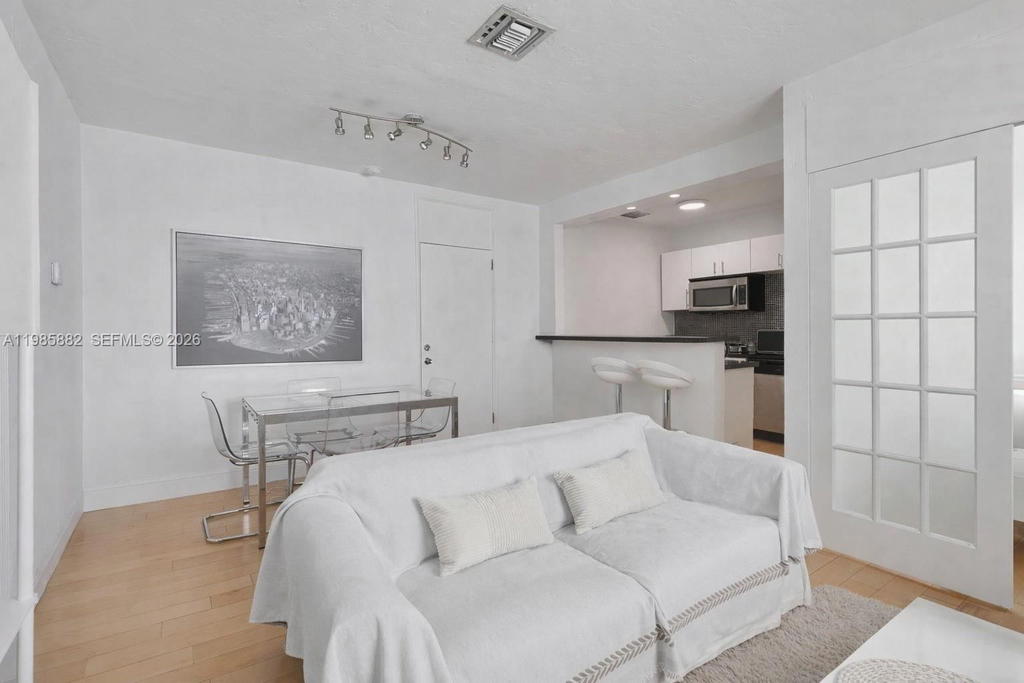 Real estate property located at 1001 7th St #202, Miami-dade, The Francis Condo, Miami Beach, FL