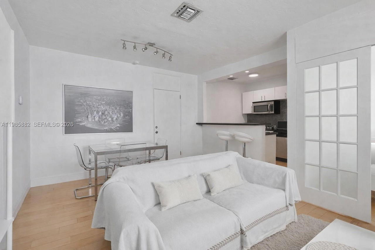 Real estate property located at 1001 7th St #202, Miami-dade, The Francis Condo, Miami Beach, FL