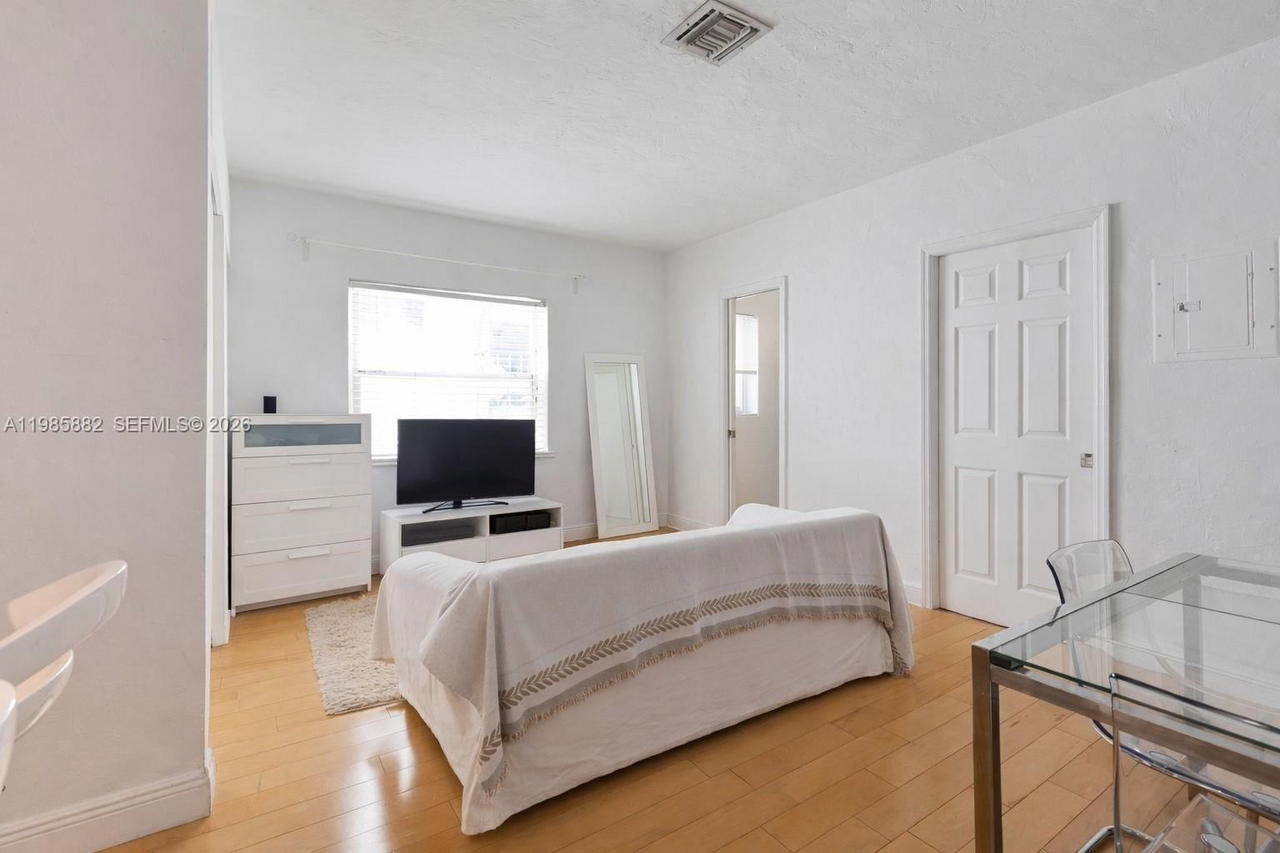Real estate property located at 1001 7th St #202, Miami-dade, The Francis Condo, Miami Beach, FL