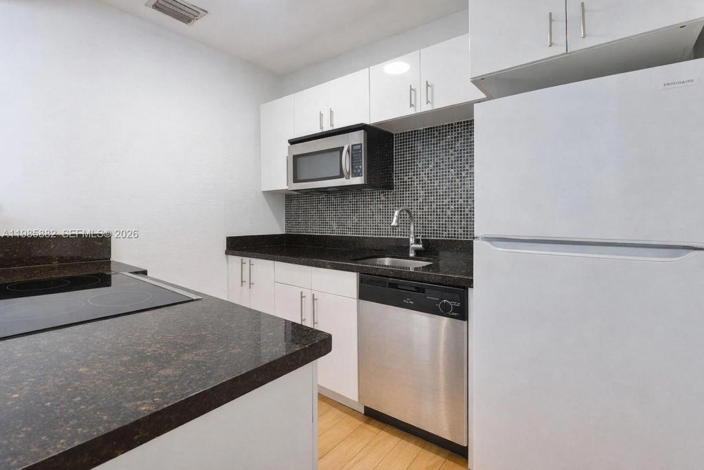 Real estate property located at 1001 7th St #202, Miami-dade, The Francis Condo, Miami Beach, FL