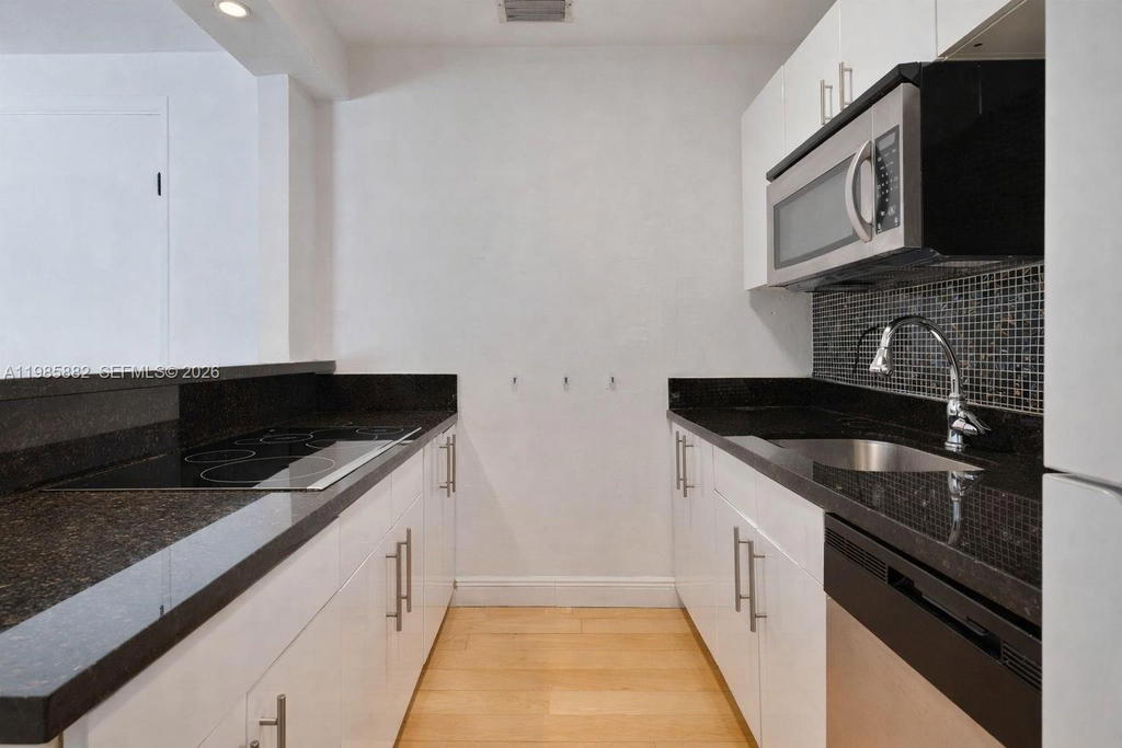 Real estate property located at 1001 7th St #202, Miami-dade, The Francis Condo, Miami Beach, FL