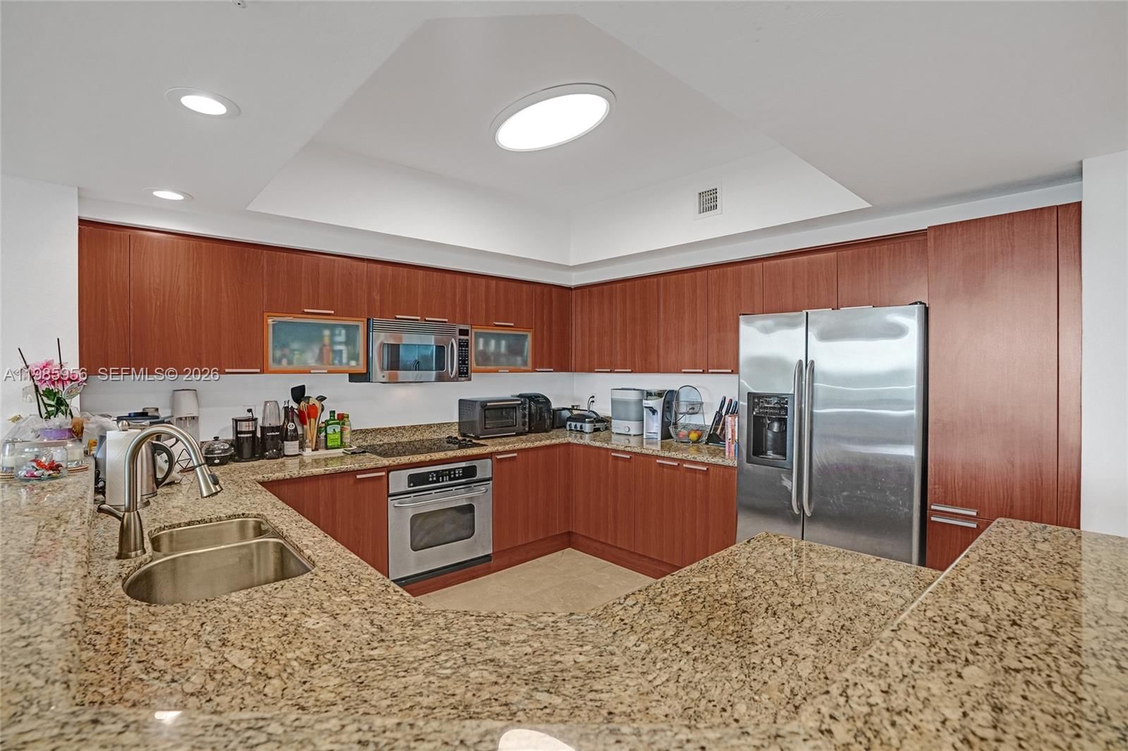 Real estate property located at 14951 Royal Oaks Ln #803, Miami-dade, The Oaks I Condo, North Miami, FL