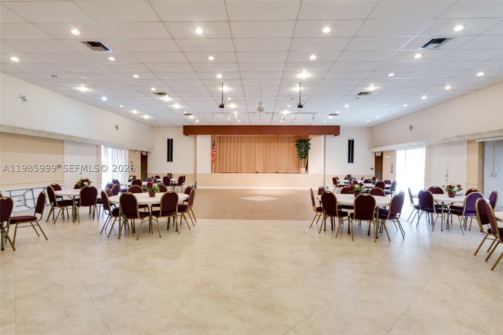 Real estate property located at 1020 Country Club Dr #305, Broward, Oriole Golf & Tennis Club, Margate, FL