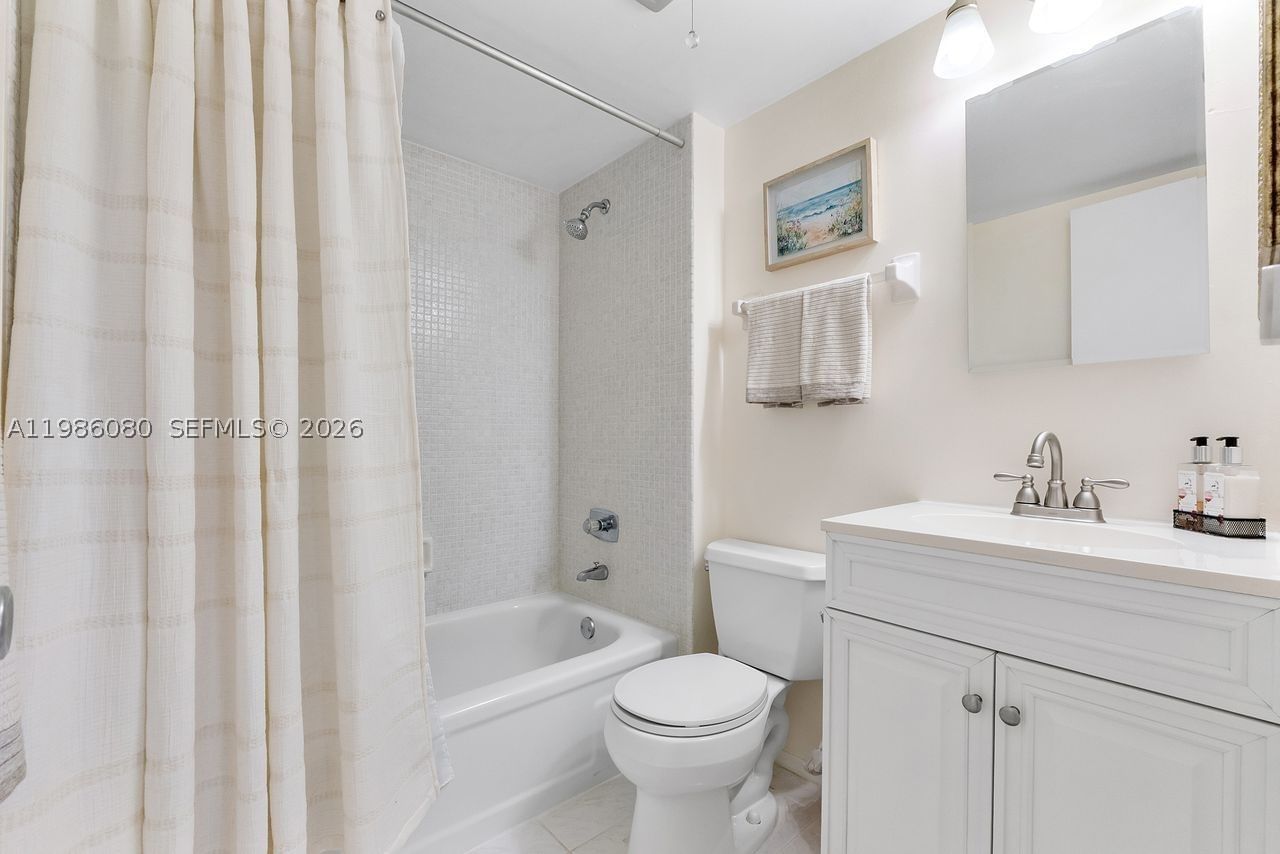 Real estate property located at 109 Royal Park Dr #2F, Broward, Royal Park Condo, Oakland Park, FL