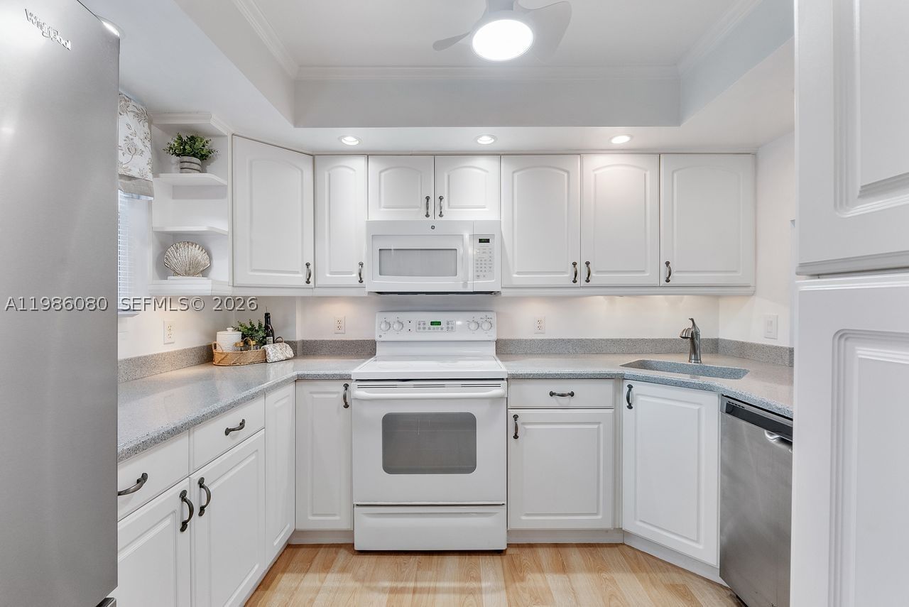 Real estate property located at 109 Royal Park Dr #2F, Broward, Royal Park Condo, Oakland Park, FL