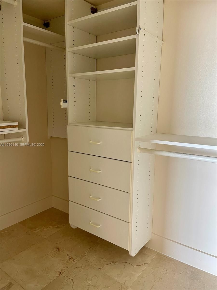 Real estate property located at 441 Valencia Ave #803, Miami-dade, Gables Laroc Condo, Coral Gables, FL