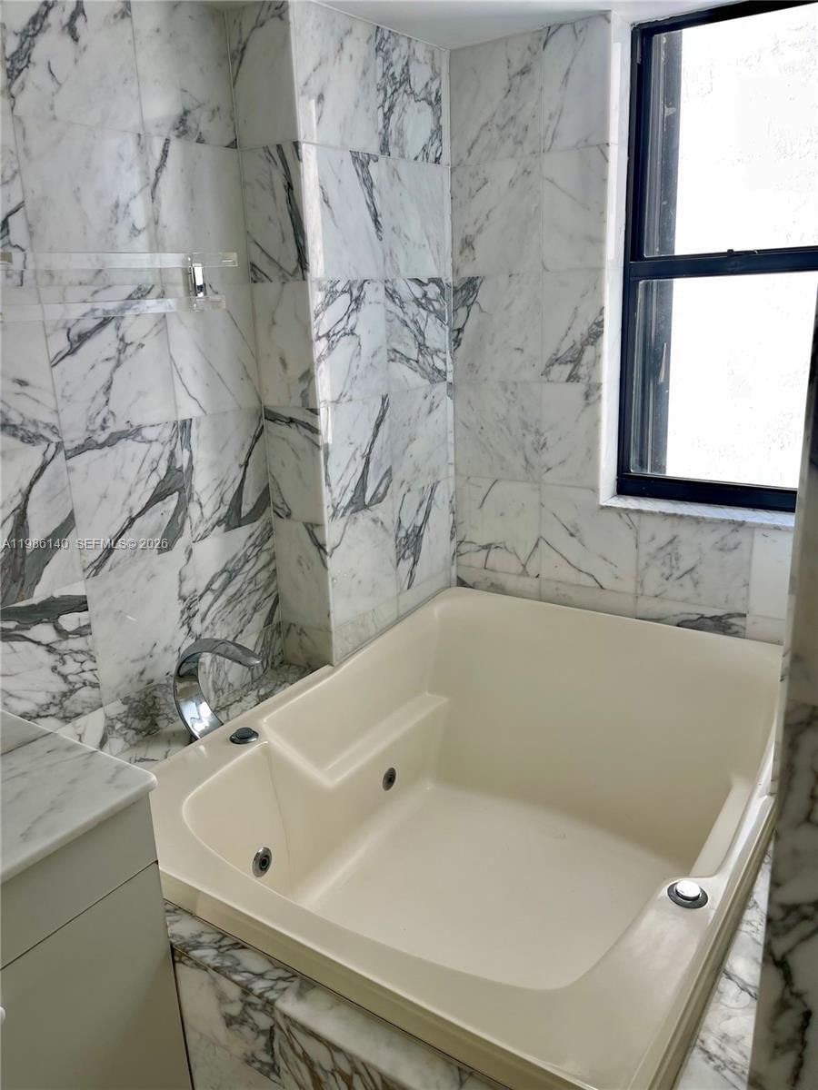 Real estate property located at 441 Valencia Ave #803, Miami-dade, Gables Laroc Condo, Coral Gables, FL