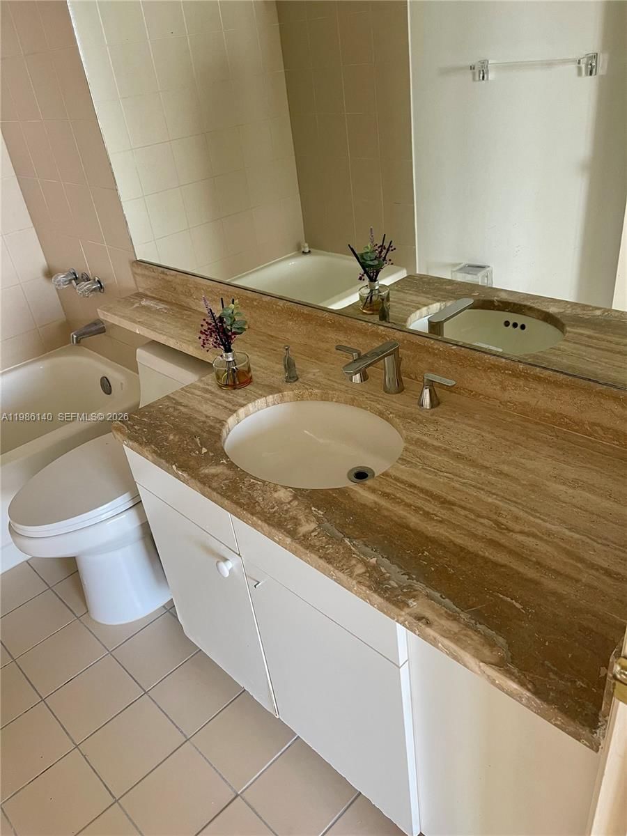 Real estate property located at 441 Valencia Ave #803, Miami-dade, Gables Laroc Condo, Coral Gables, FL