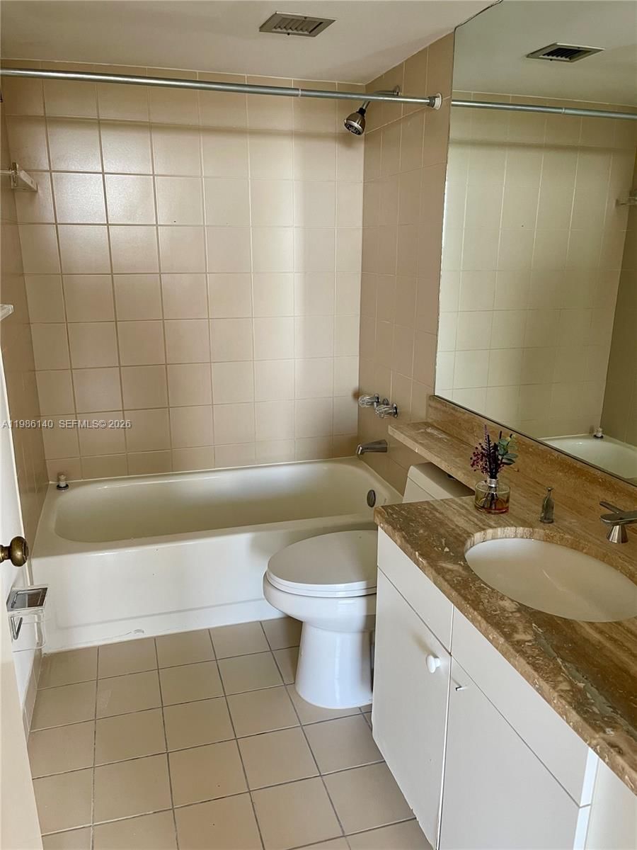 Real estate property located at 441 Valencia Ave #803, Miami-dade, Gables Laroc Condo, Coral Gables, FL