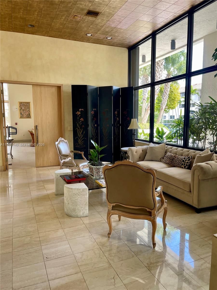 Real estate property located at 441 Valencia Ave #803, Miami-dade, Gables Laroc Condo, Coral Gables, FL