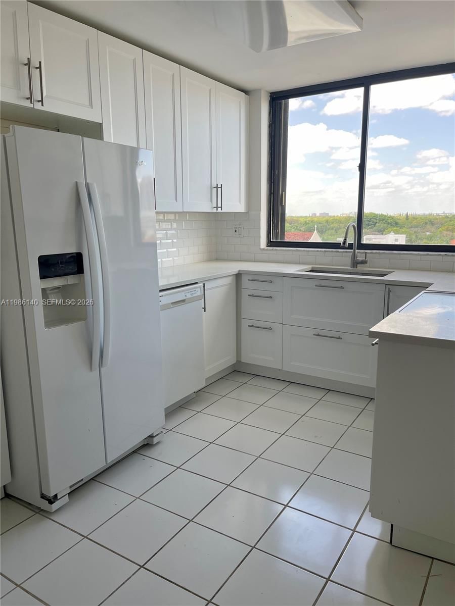 Real estate property located at 441 Valencia Ave #803, Miami-dade, Gables Laroc Condo, Coral Gables, FL