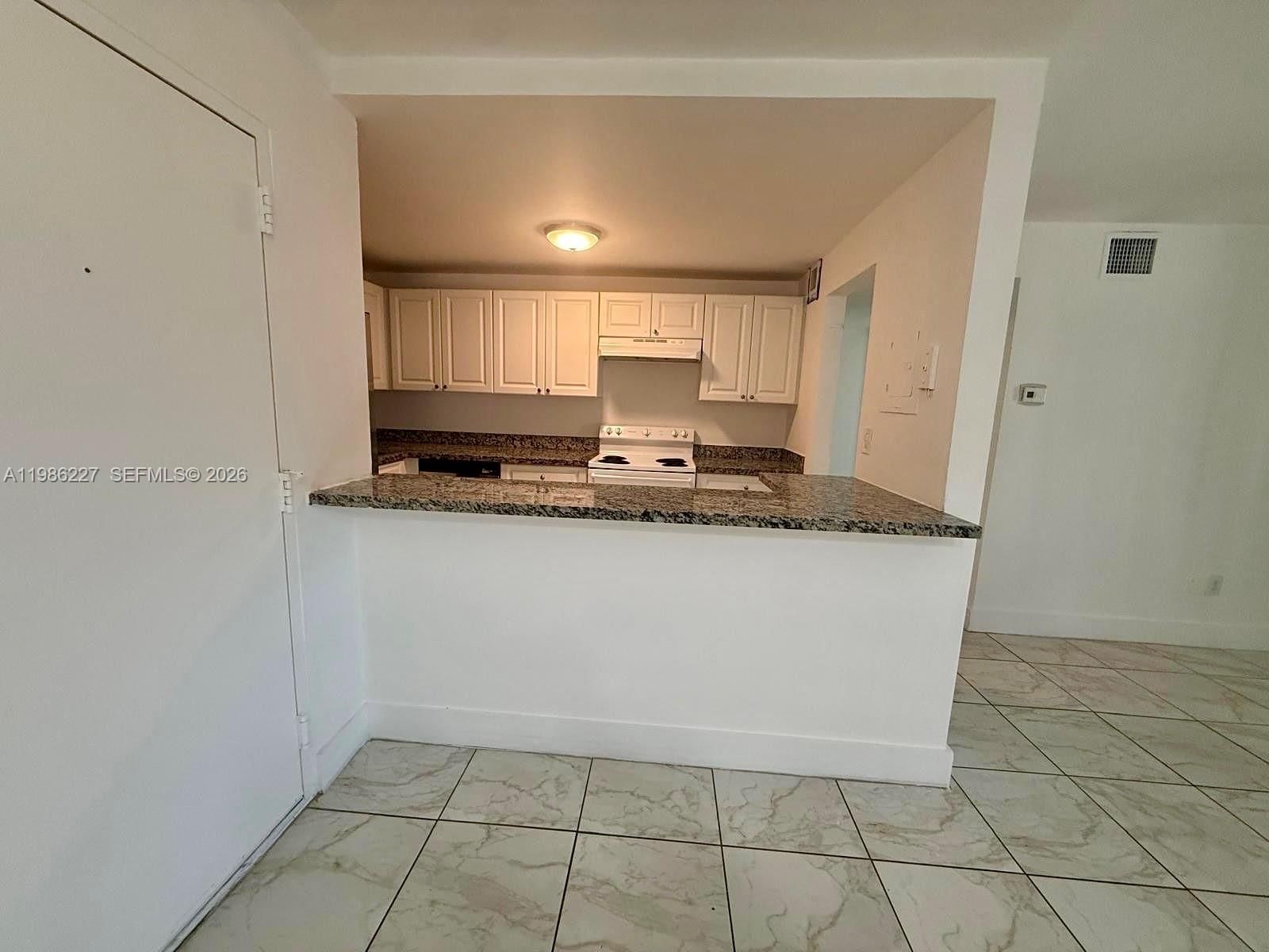 Real estate property located at 10393 Kendall Dr U7, Miami-dade, Kendall Acres Condo Bldg, Miami, FL