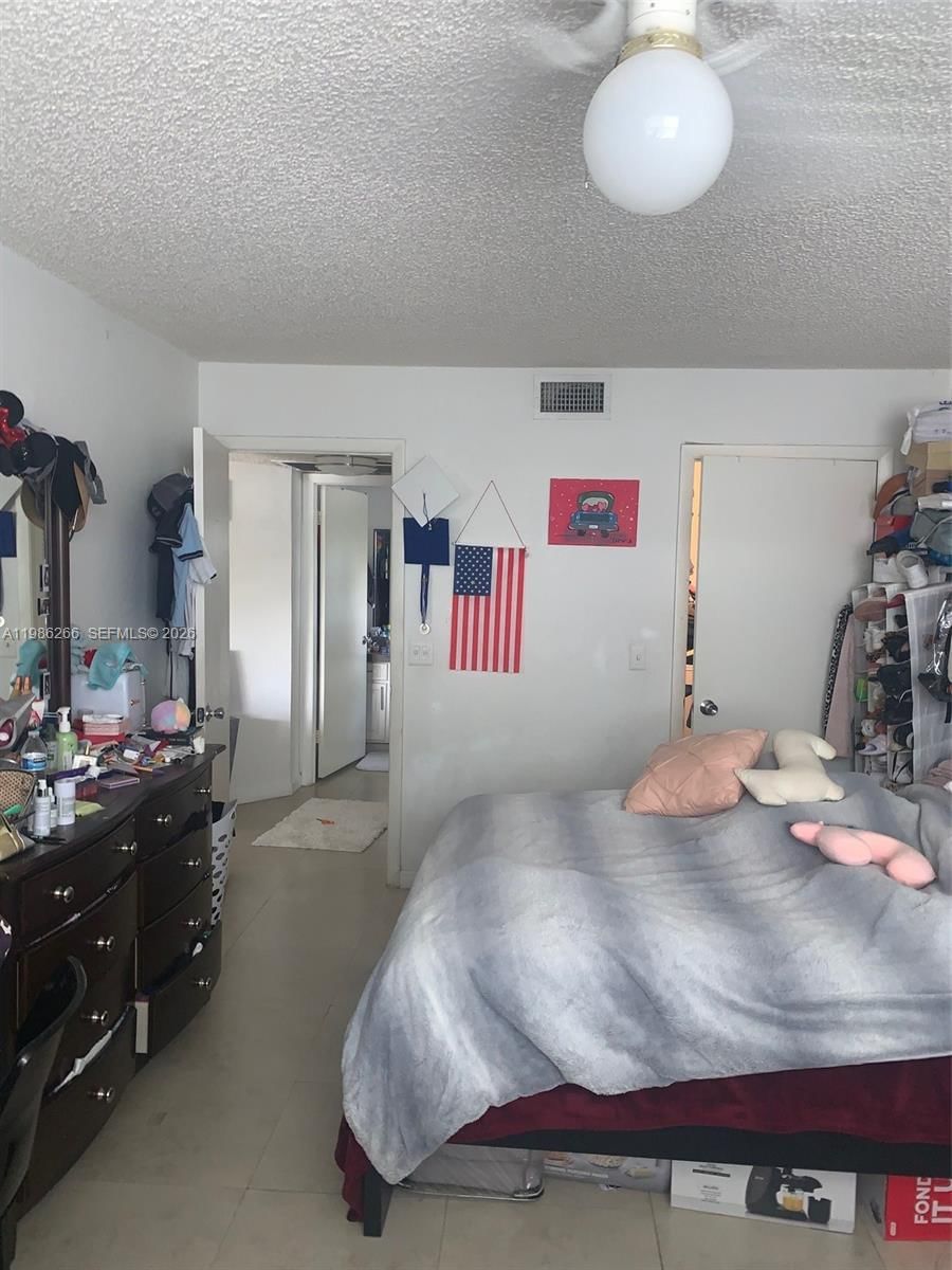 Real estate property located at 8215 Lake Dr #201, Miami-dade, Las Vistas At Doral Condo, Doral, FL