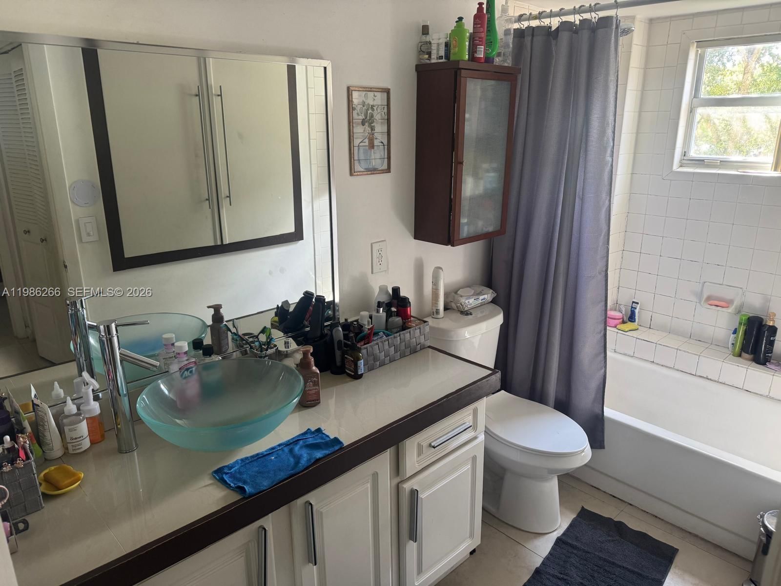 Real estate property located at 8215 Lake Dr #201, Miami-dade, Las Vistas At Doral Condo, Doral, FL