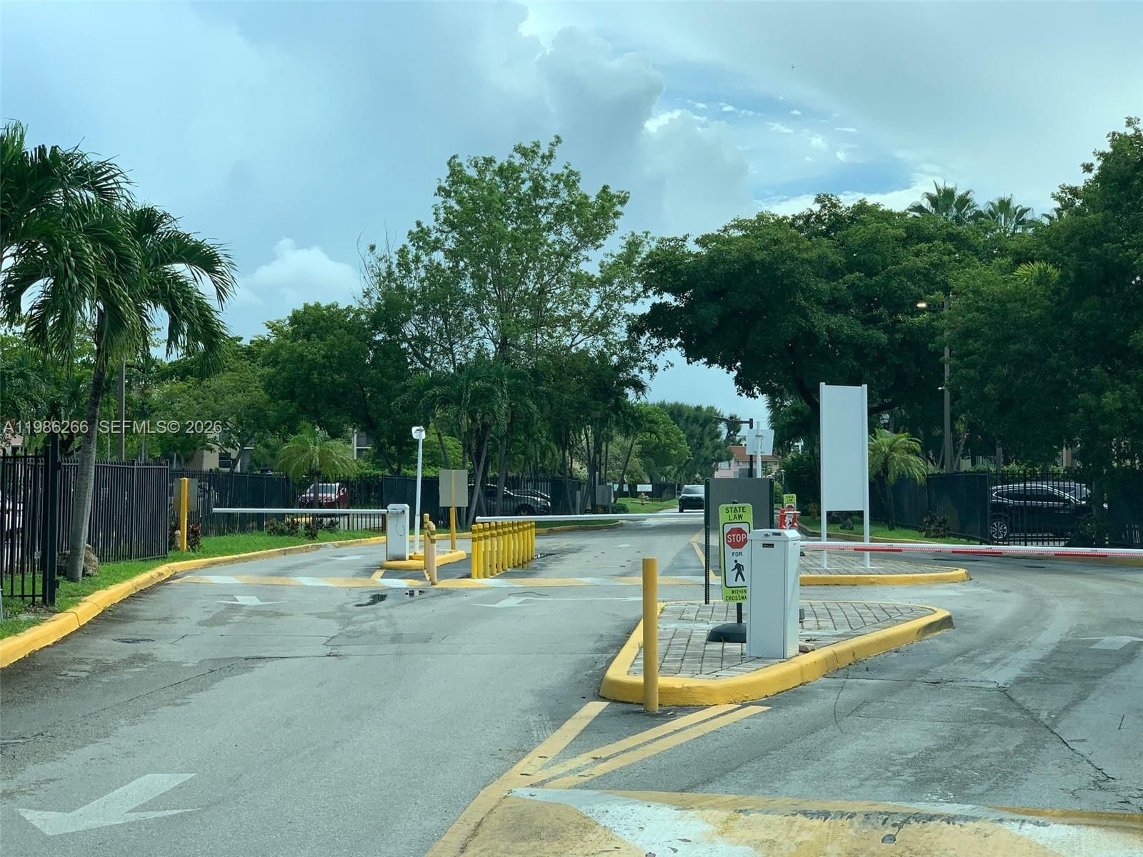 Real estate property located at 8215 Lake Dr #201, Miami-dade, Las Vistas At Doral Condo, Doral, FL