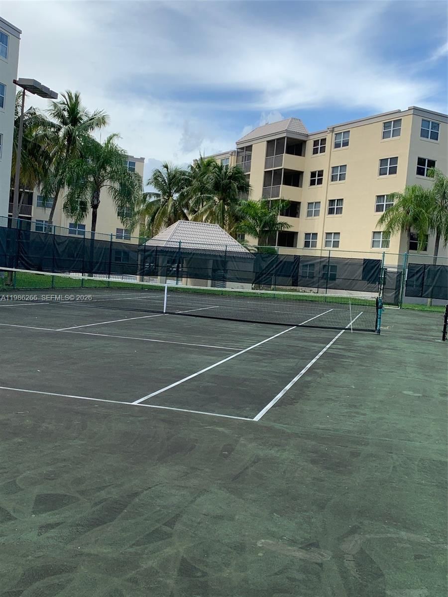 Real estate property located at 8215 Lake Dr #201, Miami-dade, Las Vistas At Doral Condo, Doral, FL