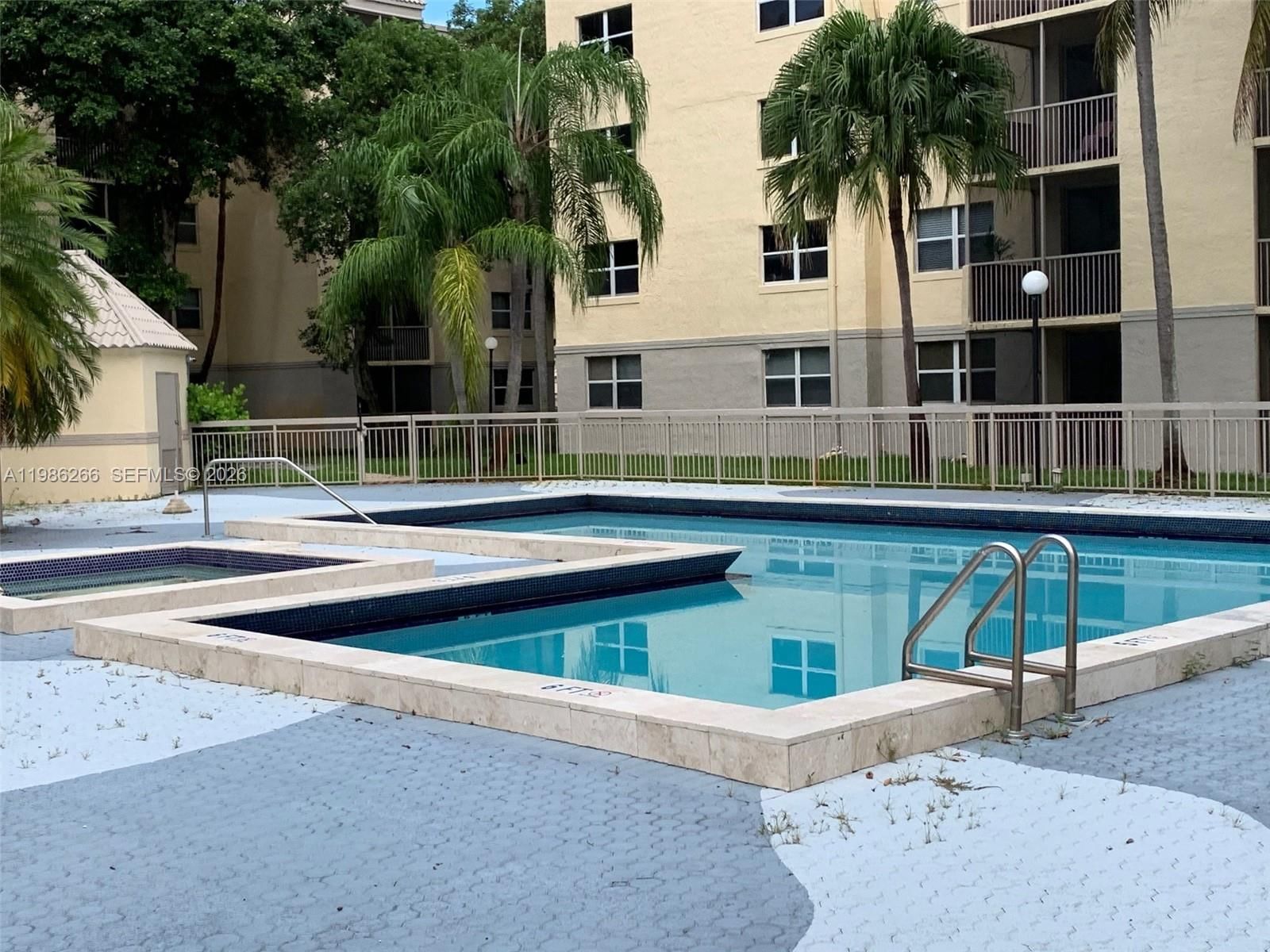 Real estate property located at 8215 Lake Dr #201, Miami-dade, Las Vistas At Doral Condo, Doral, FL