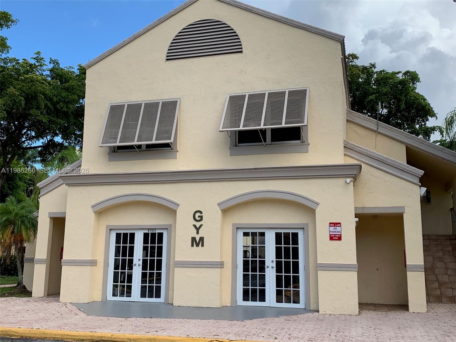 Real estate property located at 8215 Lake Dr #201, Miami-dade, Las Vistas At Doral Condo, Doral, FL