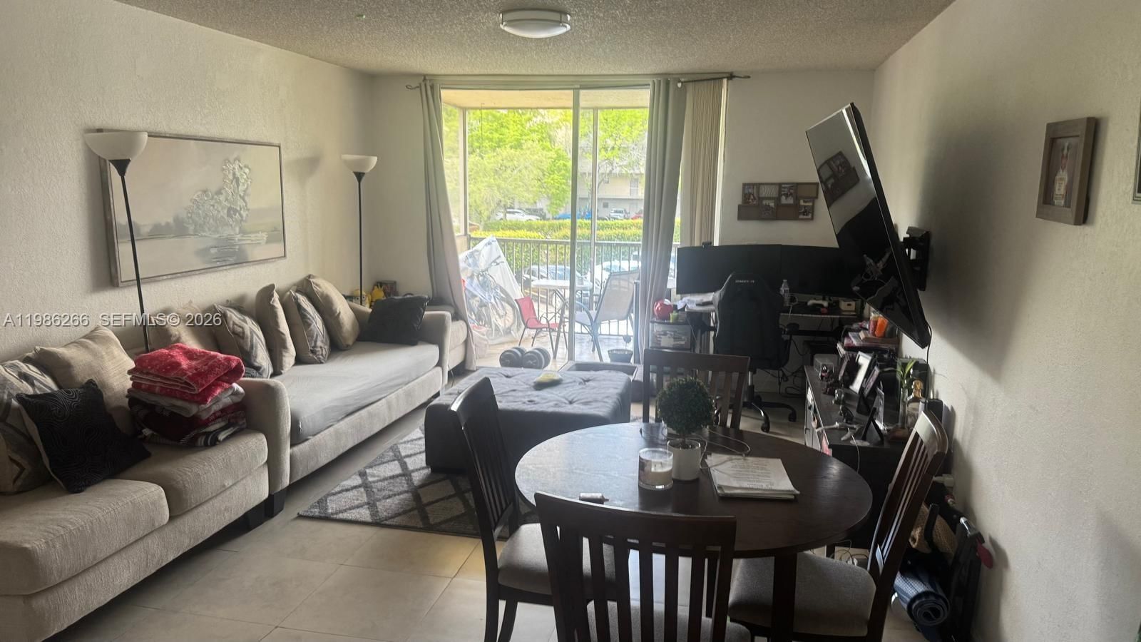 Real estate property located at 8215 Lake Dr #201, Miami-dade, Las Vistas At Doral Condo, Doral, FL