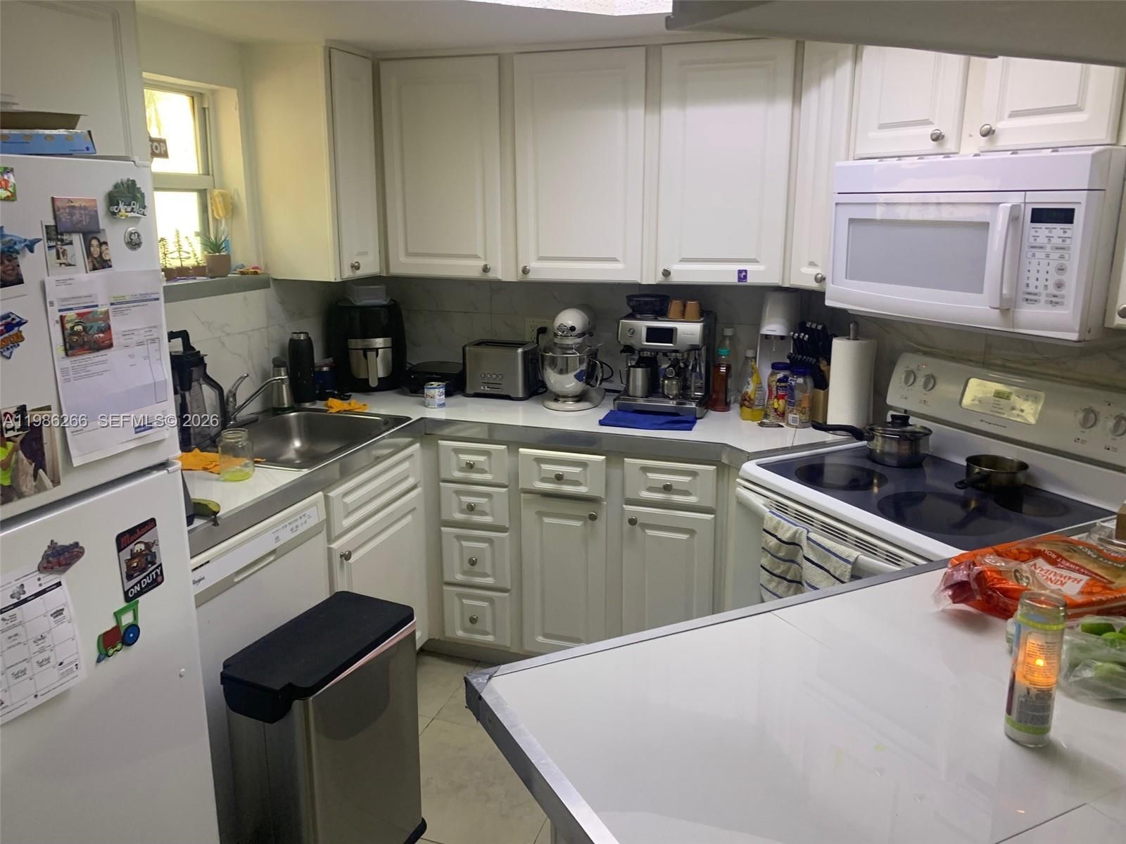 Real estate property located at 8215 Lake Dr #201, Miami-dade, Las Vistas At Doral Condo, Doral, FL