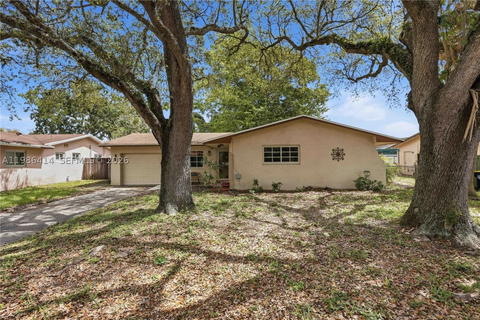 Real estate property located at 4512 27th Ter, Broward, Lakewood Villas, Dania Beach, FL